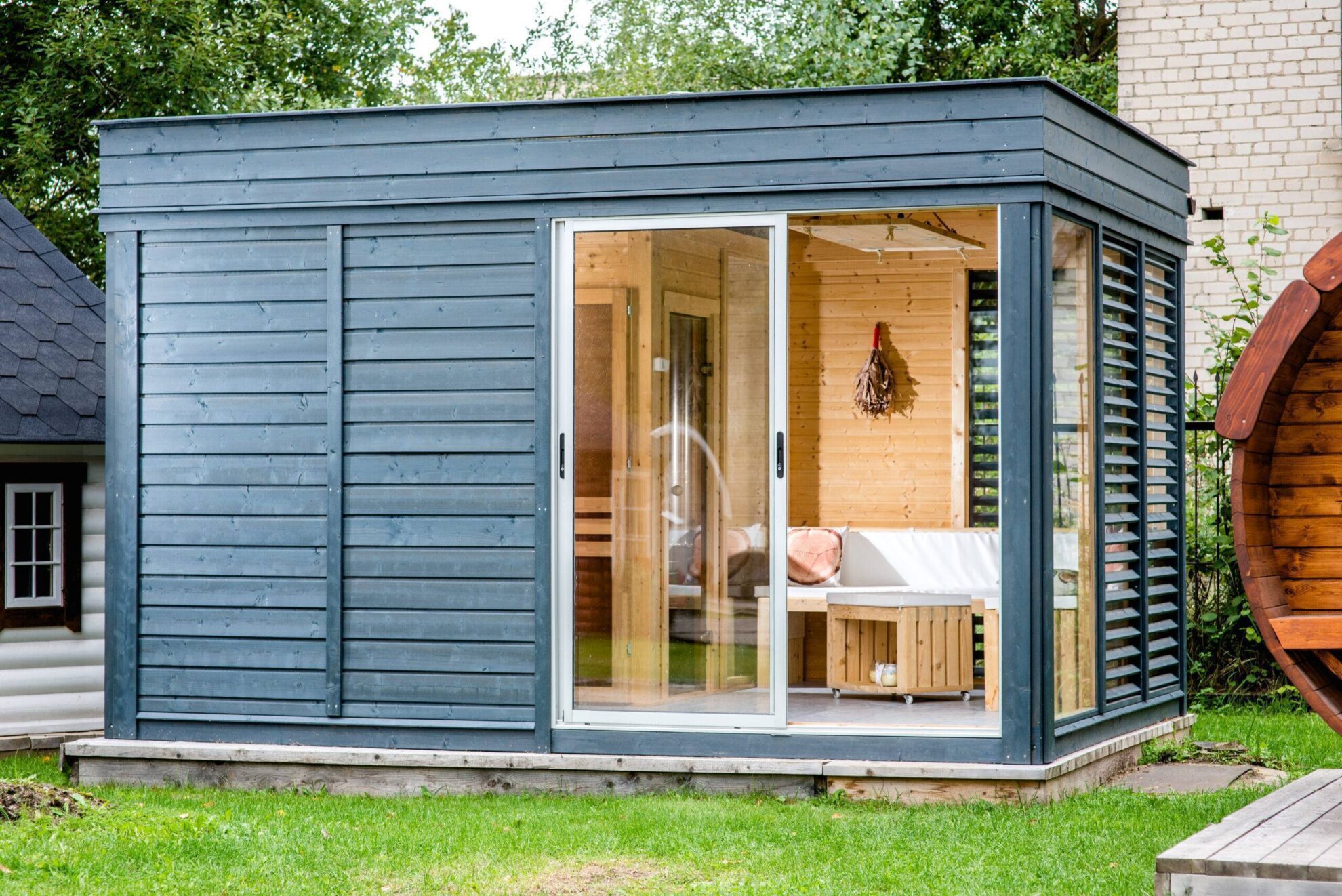 sauna-cube-4-x-3-m-with-lounge-viking-1-scaled-scaled-1.jpg